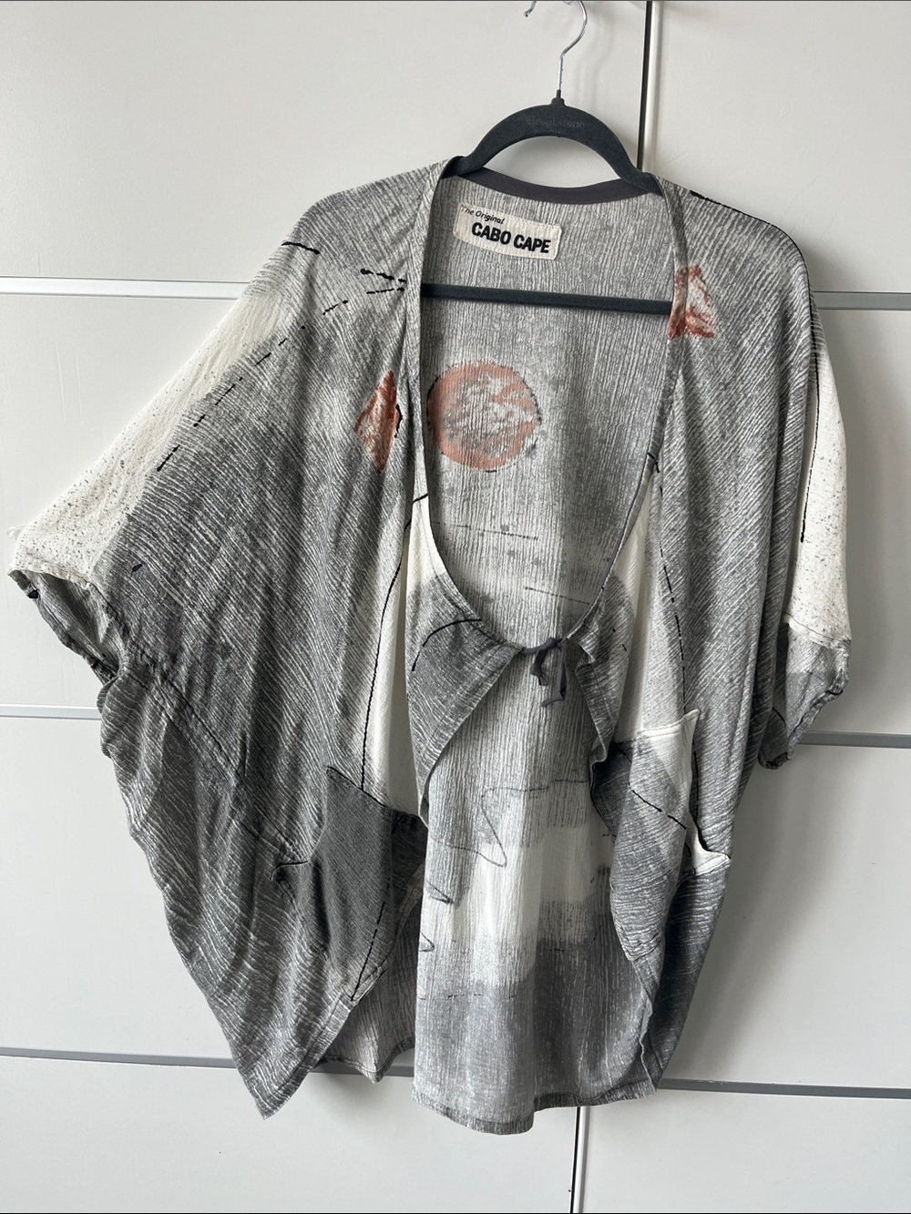 Women's Gray & White Open-Front Draped Cape with Rust Accents